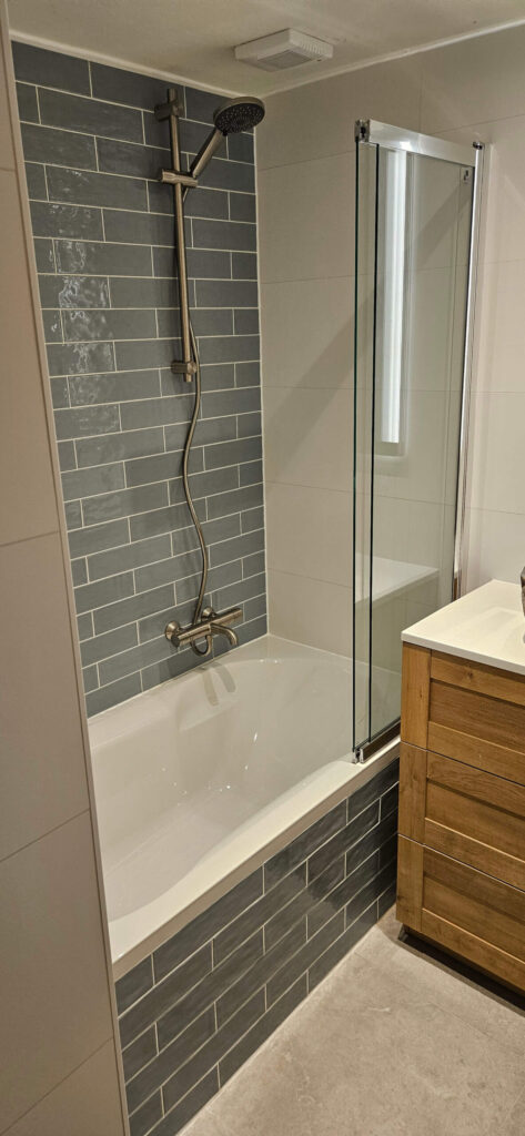 Badkamer met ligbad